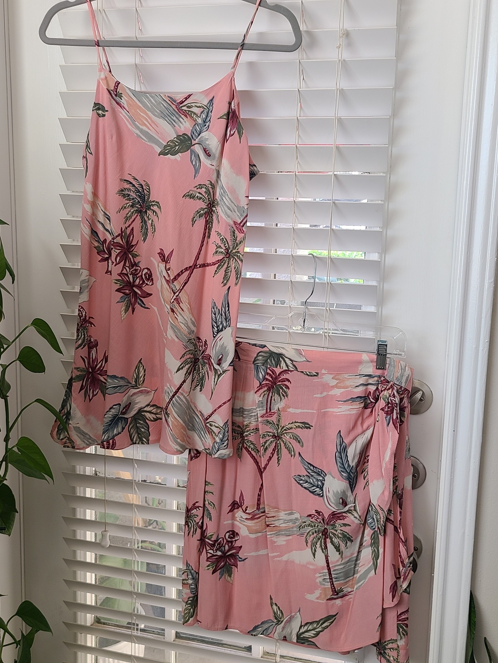 VTG Hilo Hattie Hawaiian Womens 2 PC Set Top L Skirt XL Floral Palm Tree Pink
